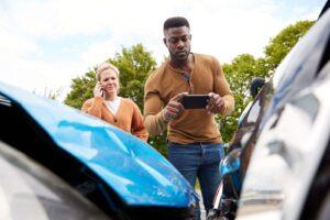 Once pasos para recibir un cheque de acuerdo después de un accidente de auto en Kansas City